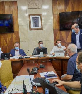 Torres subraya que el Gobierno de Canarias ya ha destinado 40 millones de euros a atender la emergencia por el volcán de La Palma · foto 3