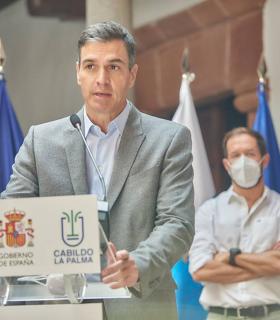 Torres subraya que el Gobierno de Canarias ya ha destinado 40 millones de euros a atender la emergencia por el volcán de La Palma · foto 4