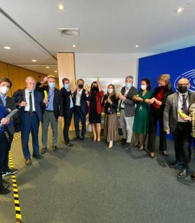Ciudadanos lleva al corazón de la Unión Europea la campaña #UnPlátanoPorLaPalma · foto 1
