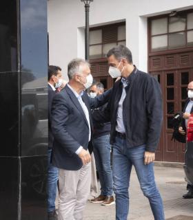 Torres anuncia la próxima adquisición de 44 viviendas más para los afectados por el volcán y recalca que ya se han aprobado 300 millones para paliar los daños · foto 3