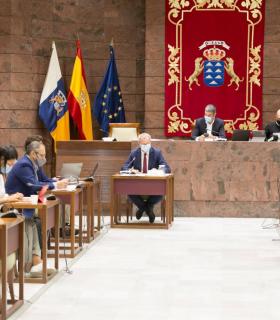 El consejero Sebastián Franquis presenta un presupuesto de 504,5 millones de euros para hacer de Canarias una comunidad más productiva, más competitiva y más sostenible · foto 2