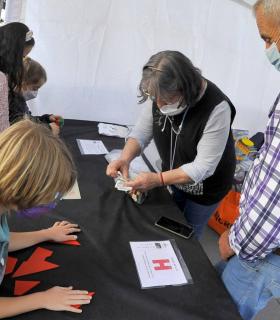 La XVIII Feria de la Ciencia y el VII el Paseo Canino, animaron este domingo el centro de La Orotava · foto 21