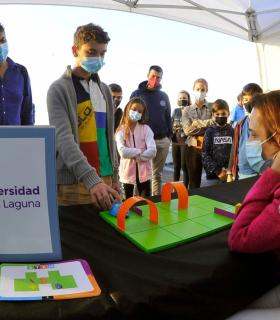 La XVIII Feria de la Ciencia y el VII el Paseo Canino, animaron este domingo el centro de La Orotava · foto 25