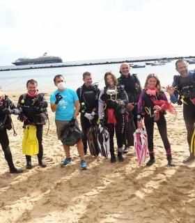 Santa Cruz de Tenerife: casi 100 voluntarios recogen residuos en la playa de Las Teresitas · foto 2
