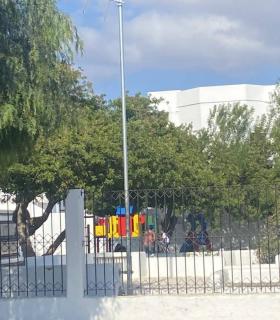 Arrecife de Lanzarote: vecinos de Titerroy piden nuevamente que se retire la antena del parque Club de los Leones · foto 1