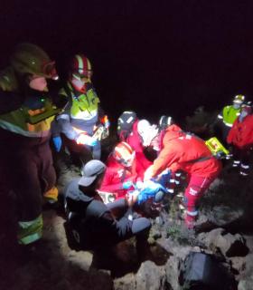 Bomberos de Tenerife rescata a un senderista en la montaña de Ifonche · foto 5