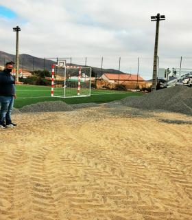 Campo de fútbol con césped artificial, mejora de accesos y nuevas luminarias en Triquivijate · foto 2