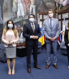 Pedro Martín analiza con el embajador de Reino Unido las perspectivas de turismo para 2022 · foto 2