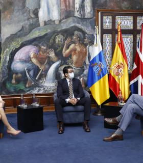 Pedro Martín analiza con el embajador de Reino Unido las perspectivas de turismo para 2022 · foto 1