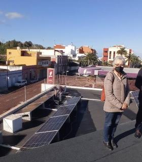 El Ayuntamiento de Tacoronte inicia la instalación en todos los edificios públicos del abastecimiento de electricidad con placas solares · foto 1