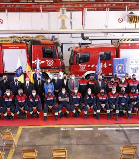 Bomberos de Tenerife homenajea a 73 profesionales de su plantilla · foto 3