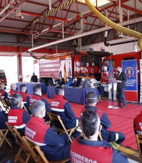 Bomberos de Tenerife homenajea a 73 profesionales de su plantilla · foto 2