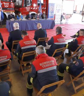 Bomberos de Tenerife homenajea a 73 profesionales de su plantilla · foto 1