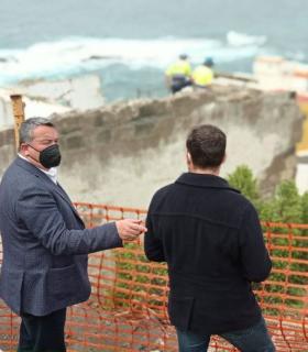 El Ayuntamiento de Tacoronte ha iniciado los trabajos de demolición de una casa en ruinas que representaba un riesgo en núcleo de El Pris · foto 4