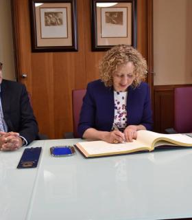 El Cabildo de Tenerife recibe la visita de la Embajadora de Lituania en España · foto 1