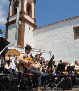 Antigua: doña Agustina Armas Acosta recibe en un emotivo acto el Premio Insular de Artesanía 2022 · foto 6