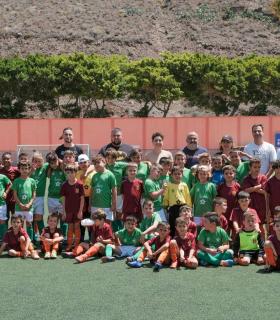 El Rosario: jornada de convivencia en La Gomera para cerrar la primera temporada de la Escuela Municipal de Fútbol · foto 1