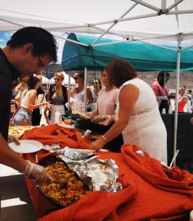 Antigua: Homenaje a las mujeres del mar y brindis popular · foto 1