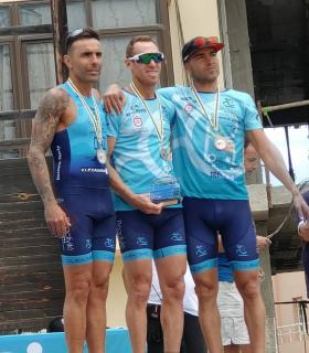 El Club Deportivo de Triatlón Reactivité Fisioterapia triunfa en ‘Tri Corralejo Grandes Playas’ · foto 1