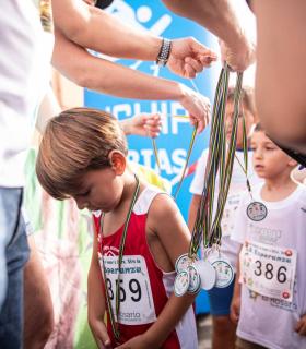 Jairo Paule y Patricia Domínguez ganan la VIII Carrera popular de La Esperanza · foto 1