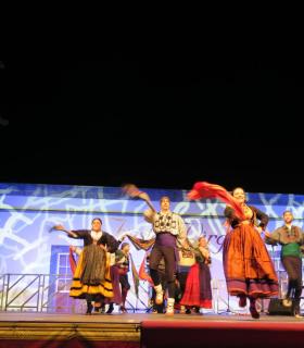El XXIX Festival Nacional de Folklore Isla de Gran Canaria llenó de música, bailes y colorido la Plaza Grande de Guía · foto 4