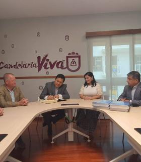 Candelaria: visita institucional del parlamentario andino Gustavo Pacheco · foto 1