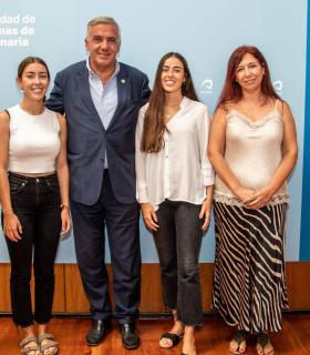 ULPGC: El Rector recibe a Paula e Isabel Laiseca, alumnas de la ULPGC y campeonas del mundo de la clase 29er de regata · foto 6