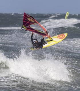La tinerfeña María Morales se proclama campeona del mundo de windsurf en la modalidad de ola · foto 2