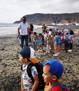 El Ayuntamiento de Antigua colabora en una suelta de tortuga boba en Pozo Negro · foto 2