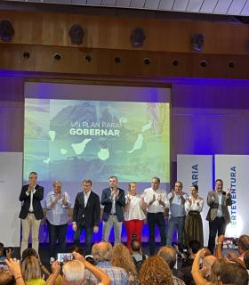 Núñez Feijóo y Manuel Domínguez clausuran el acto en Gran Canaria de la Convención autonómica del PP · foto 1