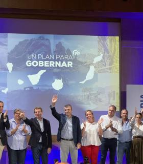 Núñez Feijóo y Manuel Domínguez clausuran el acto en Gran Canaria de la Convención autonómica del PP · foto 2