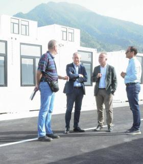 El presidente de Canarias visita las 80 viviendas para afectados del volcán de La Palma que se entregarán durante este mes de noviembre · foto 3