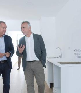 El presidente de Canarias visita las 80 viviendas para afectados del volcán de La Palma que se entregarán durante este mes de noviembre · foto 2