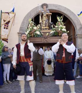 San Antonio Abad reúne, un año más, a miles de personas para celebrar su tradicional romería en Arona Casco · foto 2