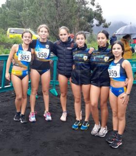 Los atletas de Antigua enfrentan frío y lluvia en el Campeonato de Cross en La Palma · foto 1