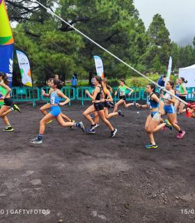 Los atletas de Antigua enfrentan frío y lluvia en el Campeonato de Cross en La Palma · foto 2