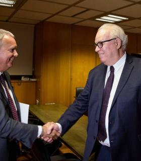 El Estado admite la petición del Gobierno de Canarias para aplazar durante un año en el Archipiélago la norma por la que los transportes frigoríficos deben pasar la revisión de frío · foto 2