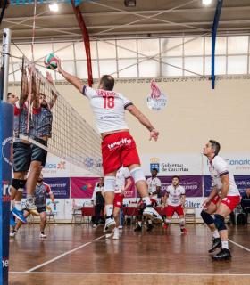 Un gran final a nivel ofensivo devuelve al CD Cisneros Alter a la victoria · foto 4