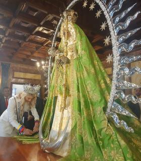 Fotos: Visita de la Reina del Hogar Canario Venezolano a la Basílica · foto 2