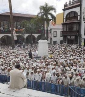 Fotos: Más de 120 tacoronteros recuperan la tradición de viajar a la isla de La Palma para celebrar el Día de Los Indianos · foto 1