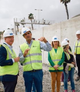 La Consejería de Obras Públicas refuerza con un muro de hormigón de 450 metros · foto 2