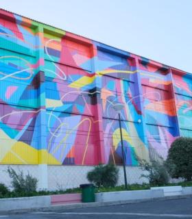 El Paso llena de color la fachada del Ceip Adamancasis con una nueva obra de Sabotaje al Montaje · foto 2