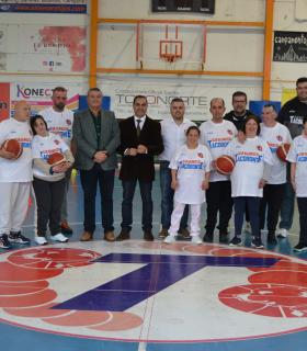 El municipio pone en marcha una nueva división de deporte inclusivo a través del CB Tacoronte y el centro Naranjos de Luz · foto 2