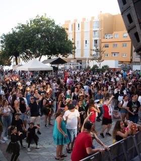 El gran ‘Carnaval de Día del Sur’ viste de color, fantasía y buena música la bahía de El Médano · foto 7