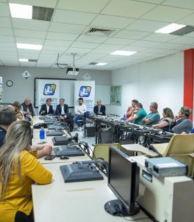 Clavijo reclamará en Madrid el descuento de combustible para el sector de las autoescuelas · foto 1