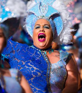 El Encuentro de Murgas de Tenerife hace vibrar el recinto del Carnaval Internacional de Los Cristianos 2023 · foto 13