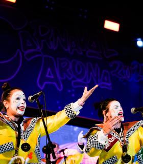 El Encuentro de Murgas de Tenerife hace vibrar el recinto del Carnaval Internacional de Los Cristianos 2023 · foto 1