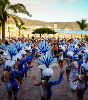 El Encuentro de Murgas de Tenerife hace vibrar el recinto del Carnaval Internacional de Los Cristianos 2023 · foto 8