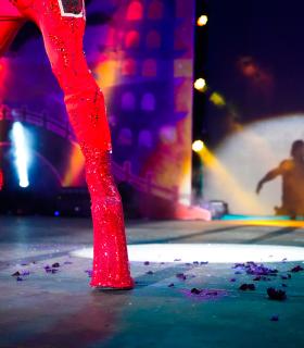 La Gala Transgresora de Los Cristianos llena de color y plataformas la noche del Carnaval · foto 4