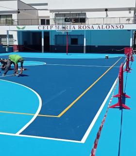El municipio completará antes de final de curso el cambio de imagen de todos los colegios y de sus canchas deportivas · foto 1